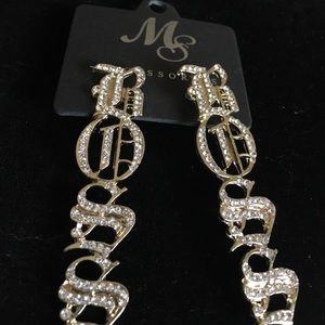 New WT earrings sing BOSS vertical gold color studs